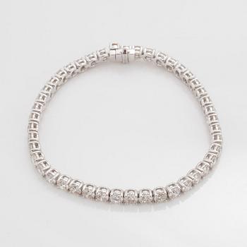 A line bracelet with 45 brilliant cut diamonds total carat weight ca 11.42 cts. Quality ca G-H/VS-SI.