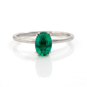Ring 14K white gold with synthetic emerald and brilliant-cut diamonds.