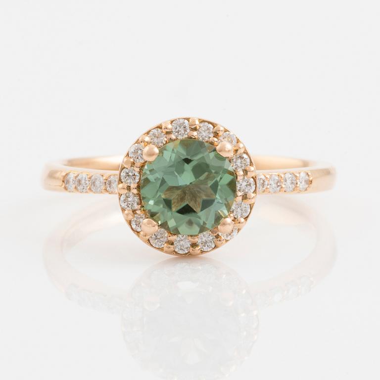 Ring with green tourmaline and brilliant-cut diamonds.