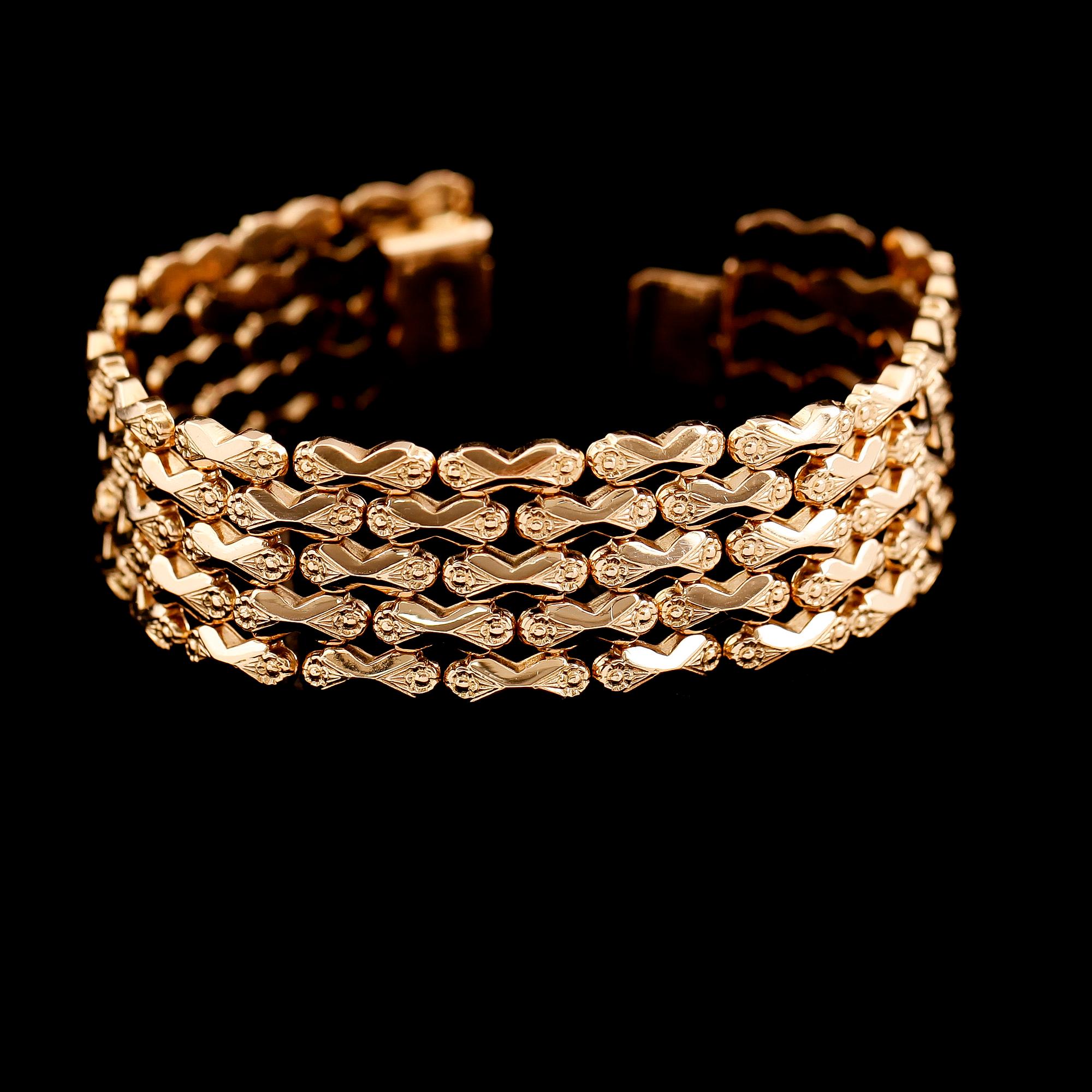 ARMBAND, 18 k guld. Vikt 35 g.