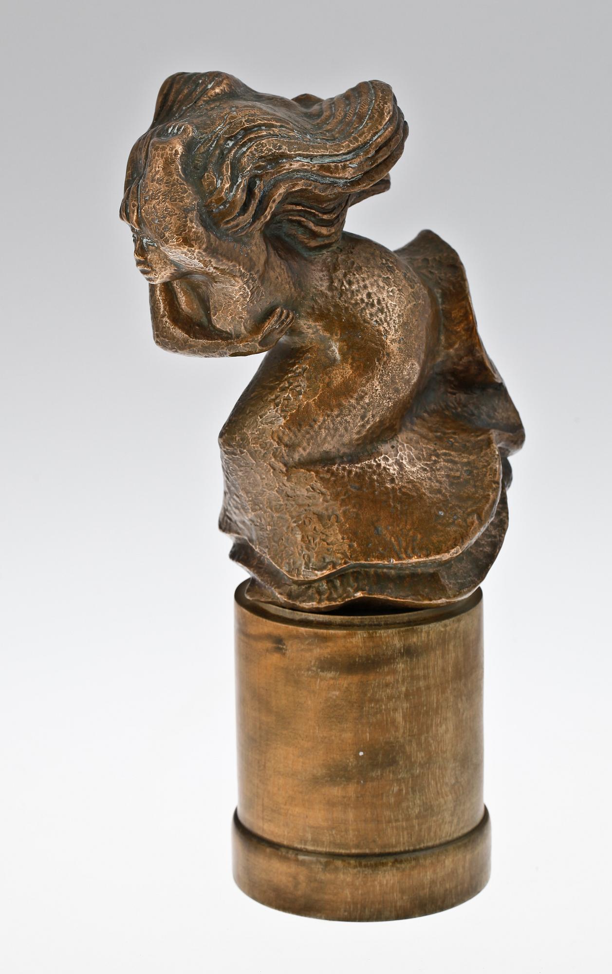 STIG BLOMBERG, skulptur, brons, "Kvinna i blåst", sign SB.