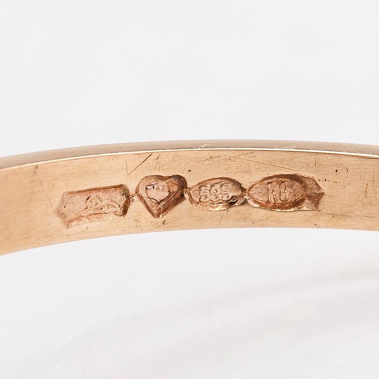 Ring, 14K guld med safir och diamanter tot. ca 0,12 ct. Kultakeskus, Tavastehus, 1994.