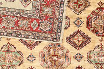 MATTA, Uzbek, ca 290 x 214 cm.