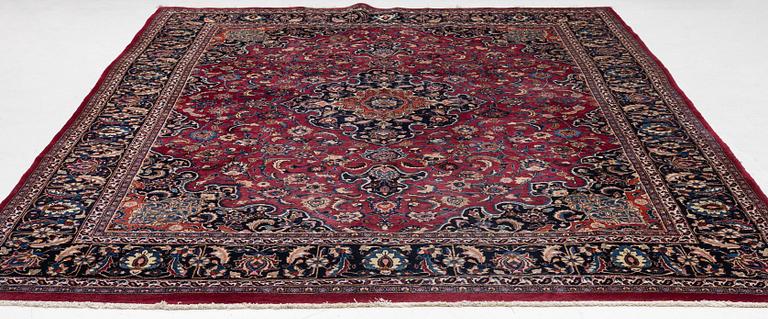 Rug, Meshed, 383 x 294 cm.