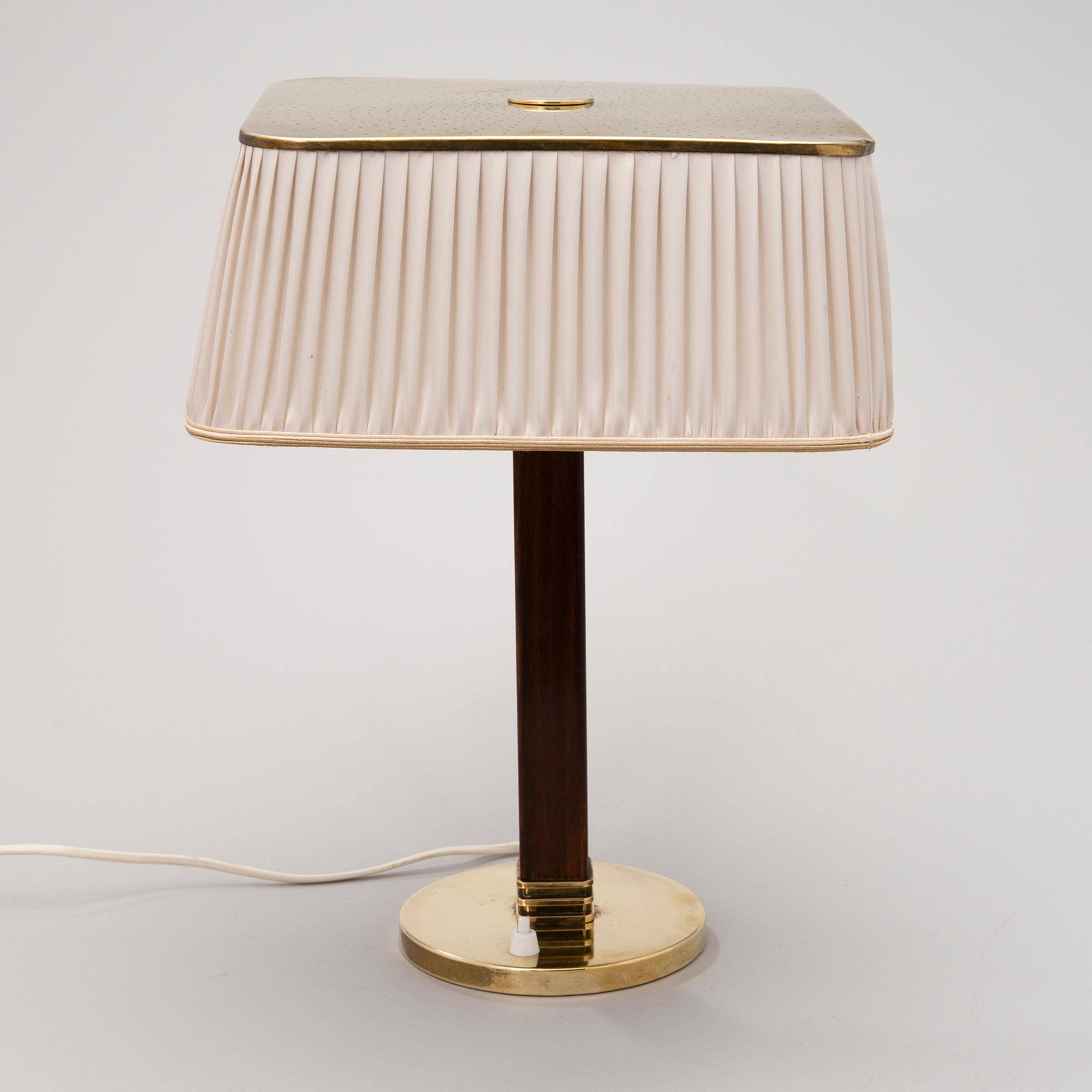 PAAVO TYNELL, BORDSLAMPA, modell 5066, Taito Oy, 1940-tal.