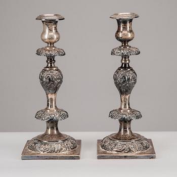 KANDELABRAR, ett par, silver, Karol Filip Malcz, Warszawa, 1864. Totalvikt 1112 g.