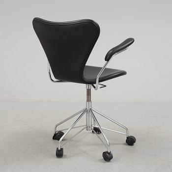 ARNE JACOBSEN, kontorsstol, "Sjuan", Fritz Hansen, 2000.