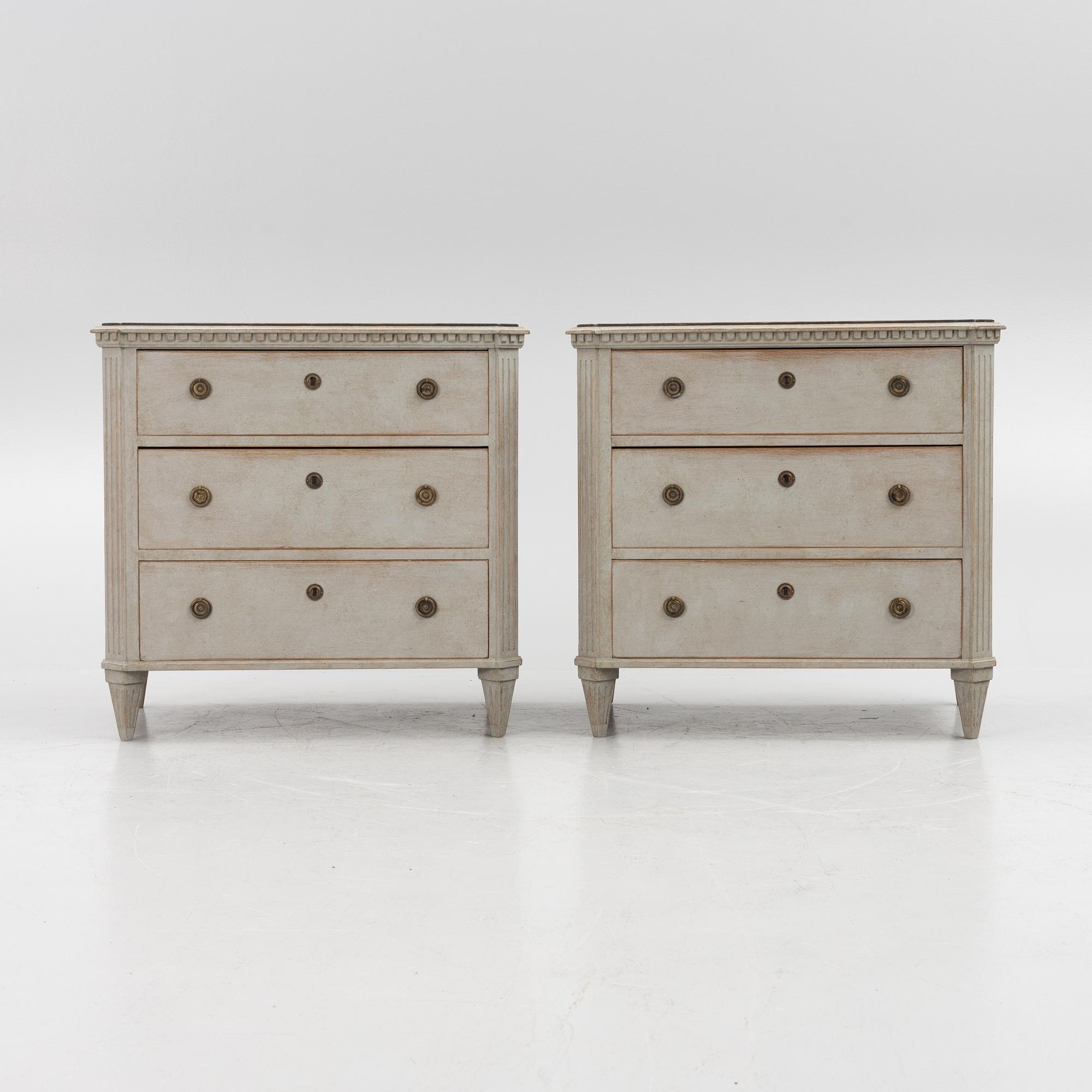 A pair of Gustavian style chests of drawers, early 20th century.