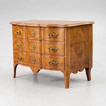 A late Baroque chest of drawers, 18th century.