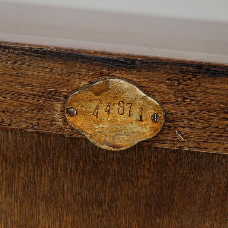 SIDEBOARD, 1900-tal.