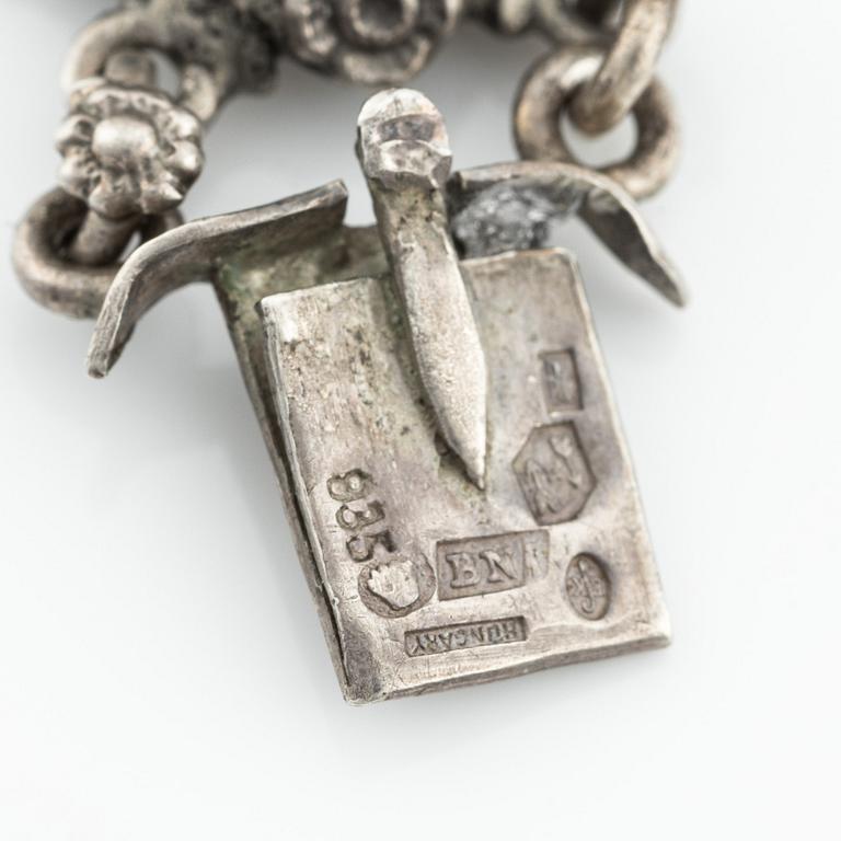 Armband, silver med korall, Ungern.