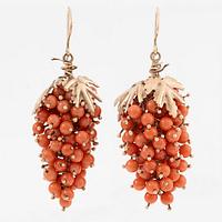 Earrings, with coral in the form of grape clusters.