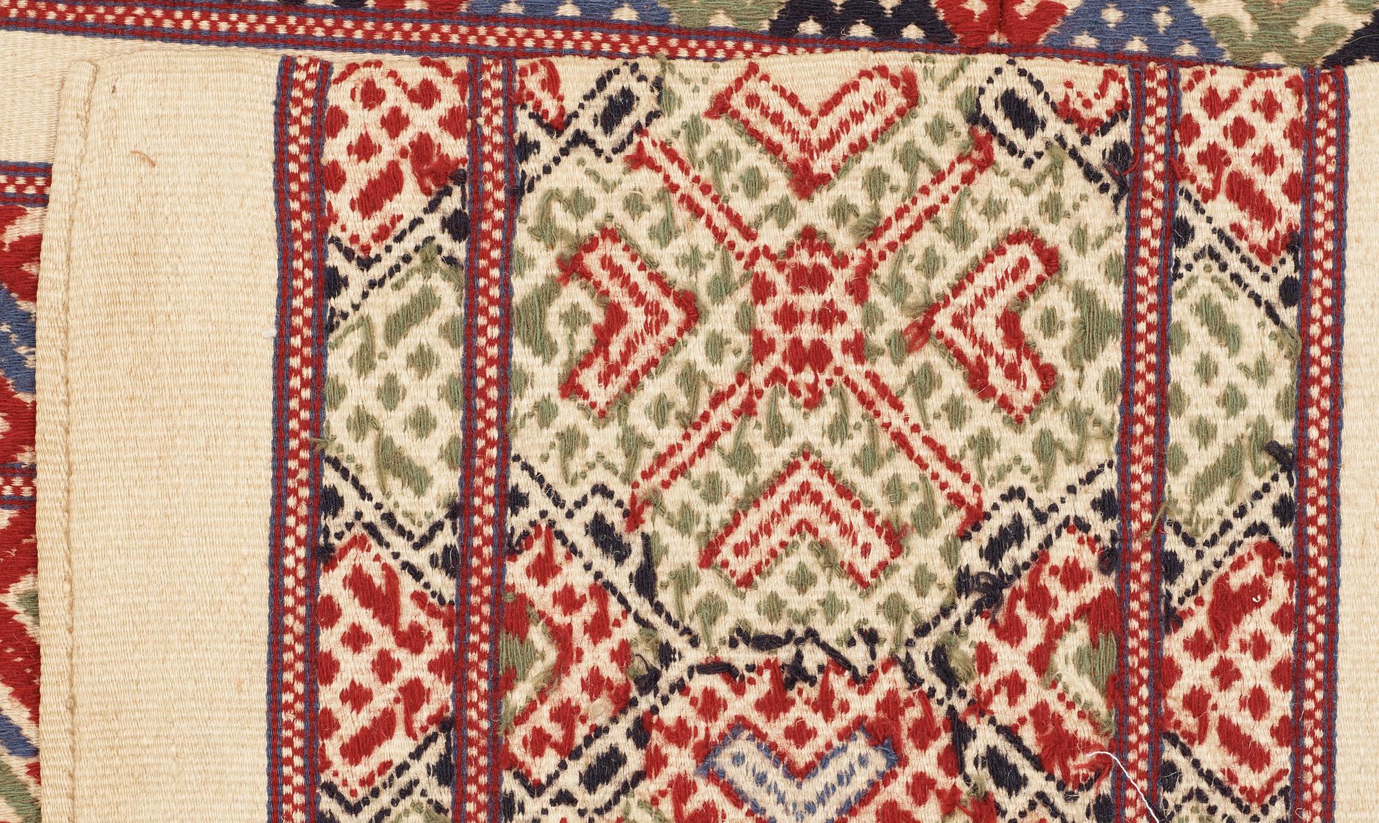 TÄCKE, krabbasnår. 186 x 105,5 cm. Sydsverige omkring 1900.