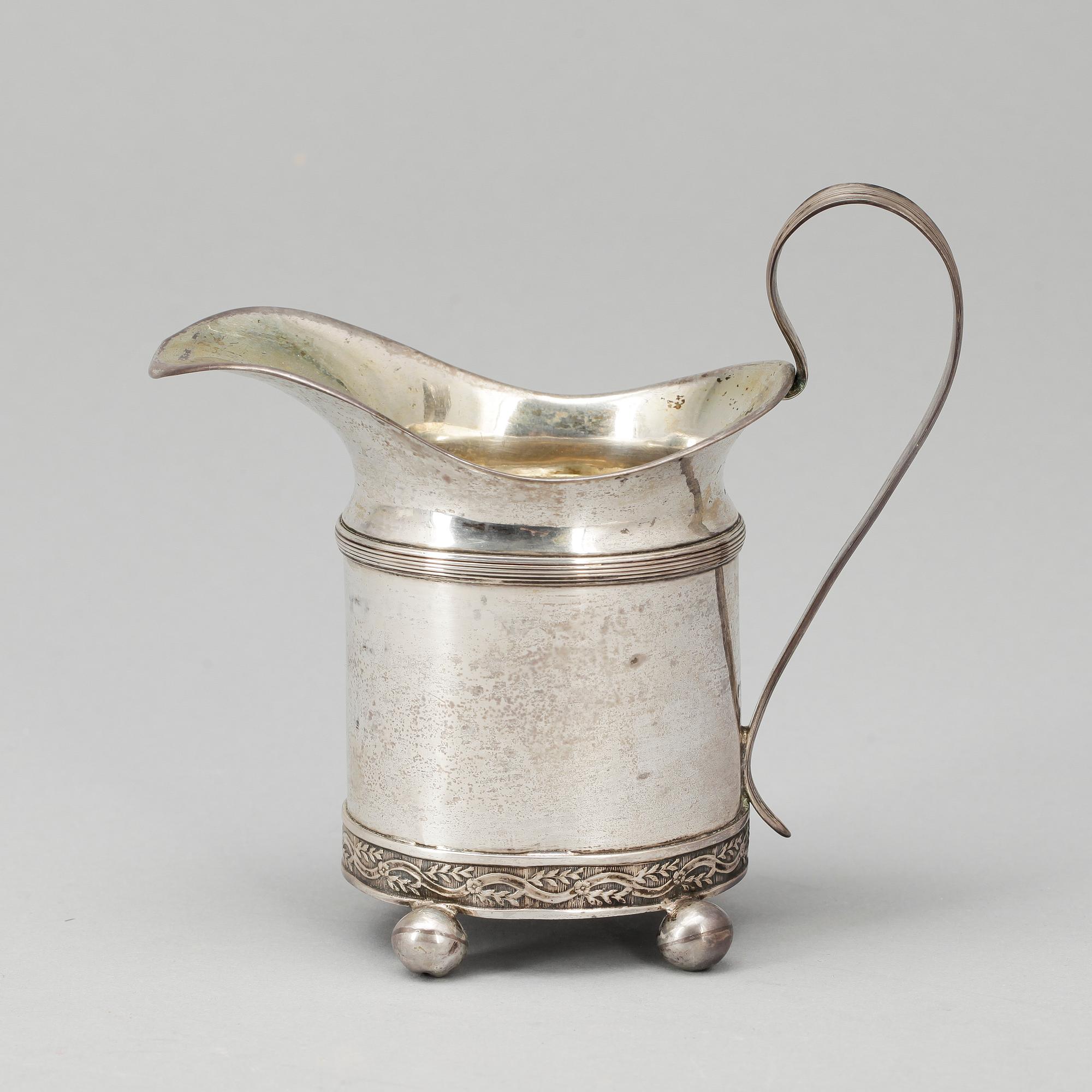 GRÄDDKANNA, silver. Empire. Lars Biugg, Jönköping 1803. Ca 198 g.