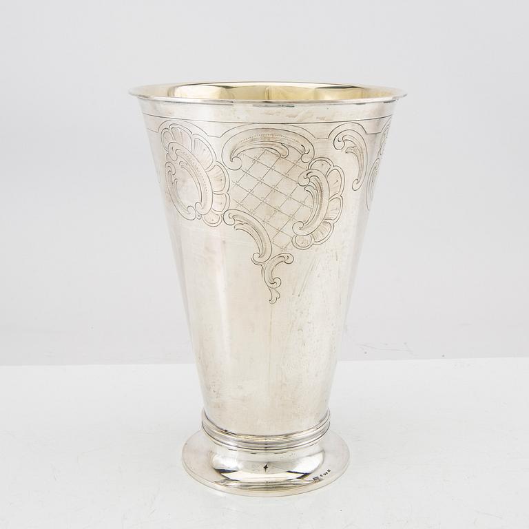 A Swedish silver vase mark of Edlunds silver factory Stockholm 1950, weight 564 grams.