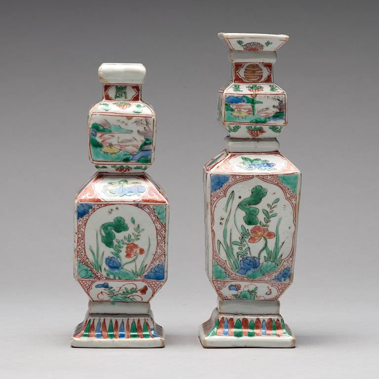 Two famille verte vases, Qing dynasty, Kangxi (1662-1722).