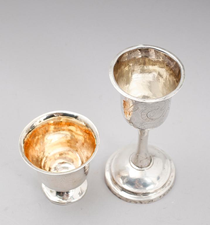 SUPKOPPAR, 2 st, silver, svenska stämplar, tidigt 1800-tal. Vikt ca 61 gram.