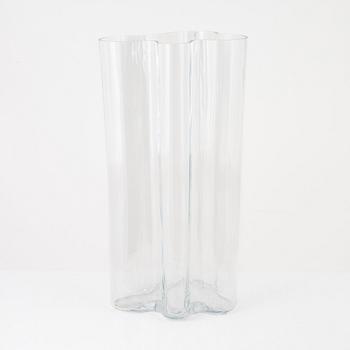 An Alvar Aalto vase, model 0551, signed Alvar Aalto Iittala 2000.