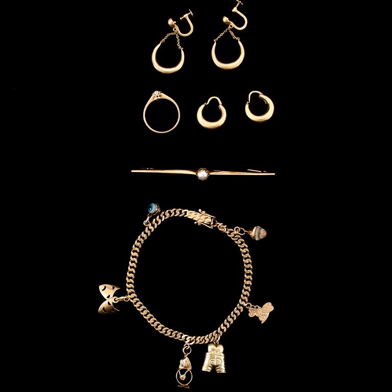 PARTI GULD, 14 samt 18 k guld. Totalvikt ca 23g.