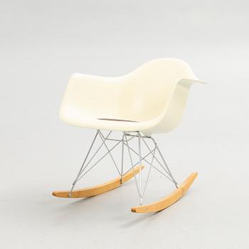 Charles & Ray Eames, gungstol, "Eames plastic armchair RAR", Vitra, 2005.