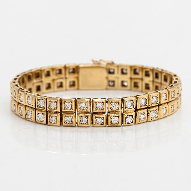 Armband, 18K guld med  briljantslipade diamanter ca 3.50 ct totalt. Med intyg.