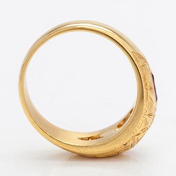 An 18K gold ring with a ca 0.35 ct diamond and rubies. Jurgen Girgsdies Juvel-Guldsmedja, Västerhaninge.