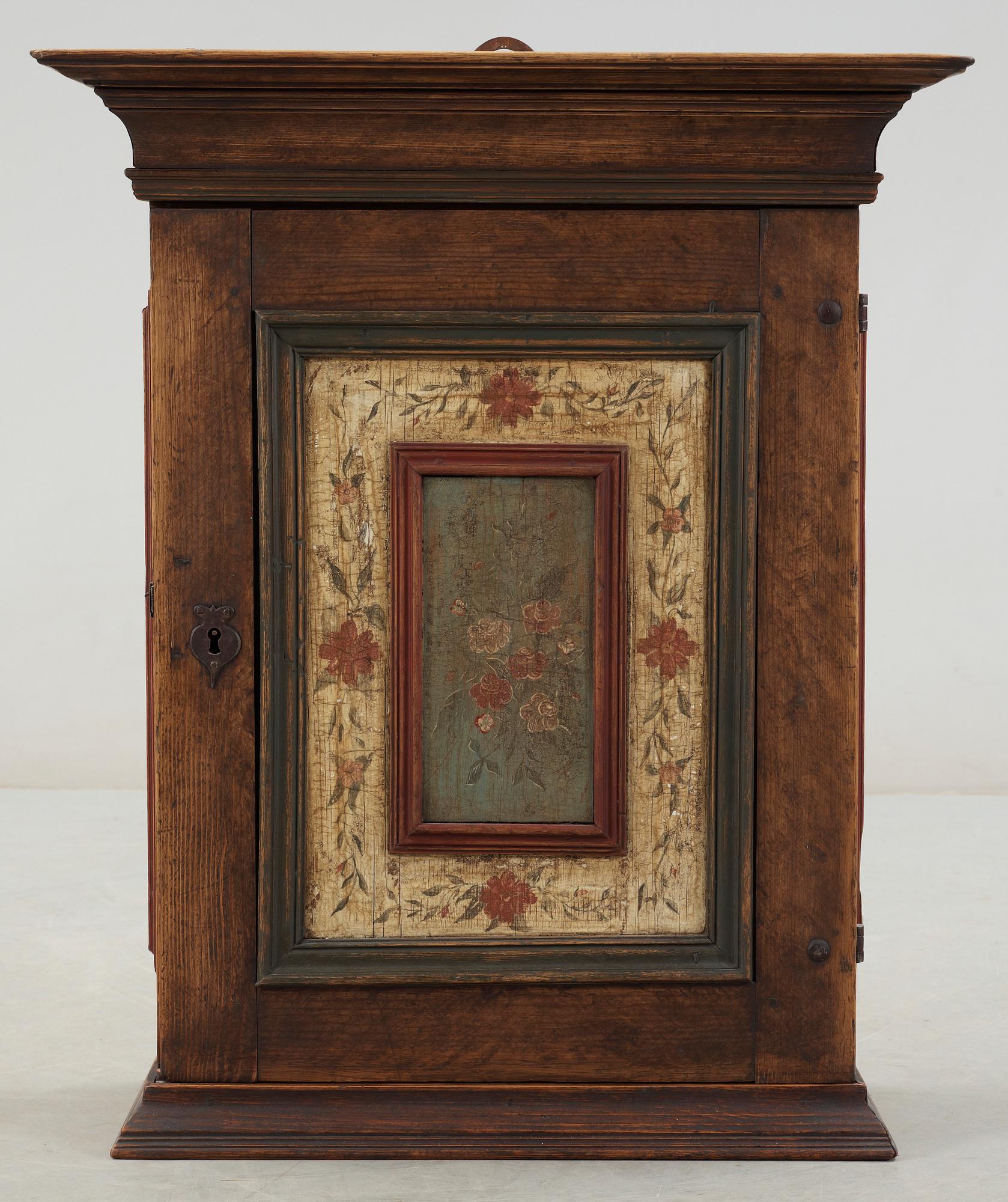 HÄNGSKÅP, allmoge, 1700-tal.