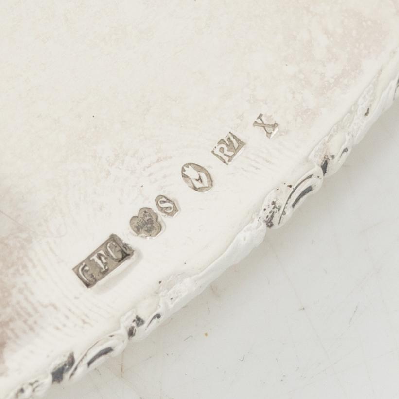 Firma Carl Fredrik Carlman, sockerskål med lock samt strösked, silver, Stockholm 1919.