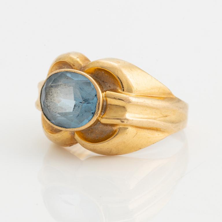 Ring, 18K gold with synthetic blue spinel.