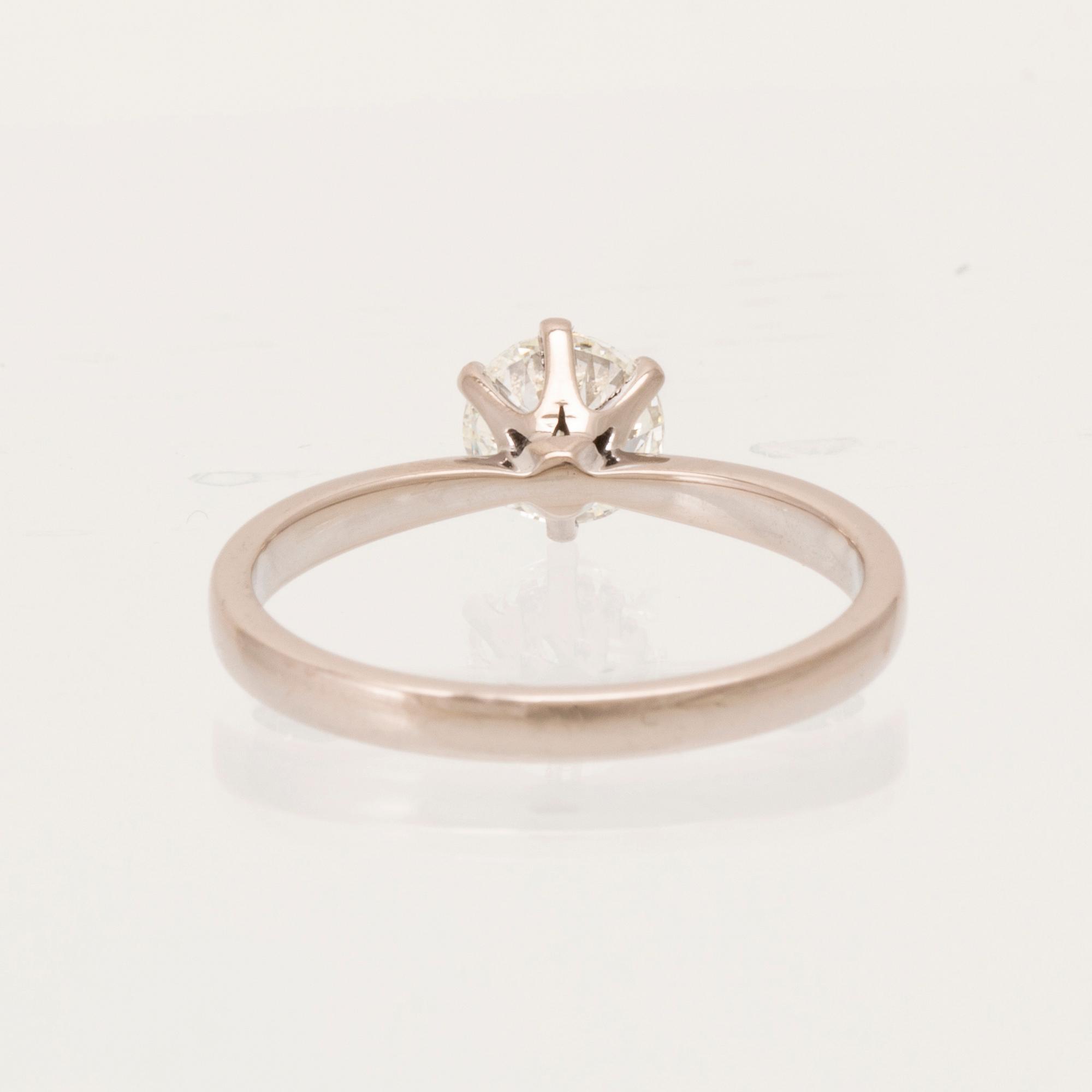 Ring solitär 18K vitguld med en rund briljantslipad diamant, 77 diamonds Birmingham, diamant med GIA Report.