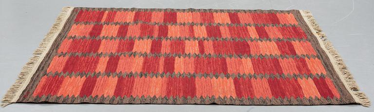 Berit Koenig, a carpet, "Viggen, röd", flat weave, ca 200 x 171,5-175 cm, signed BK SH.