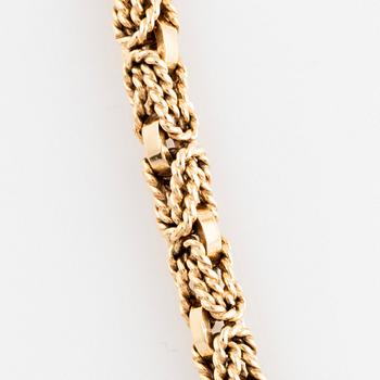 An 18K gold chain.