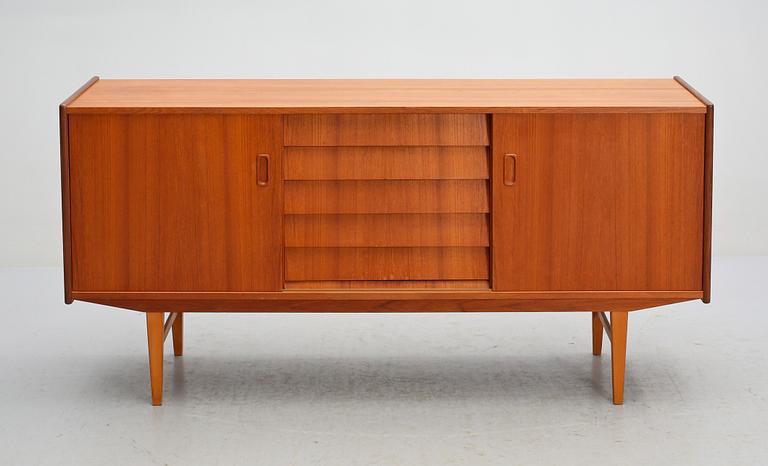 SIDEBOARD, 1900-talets tredje kvartal.