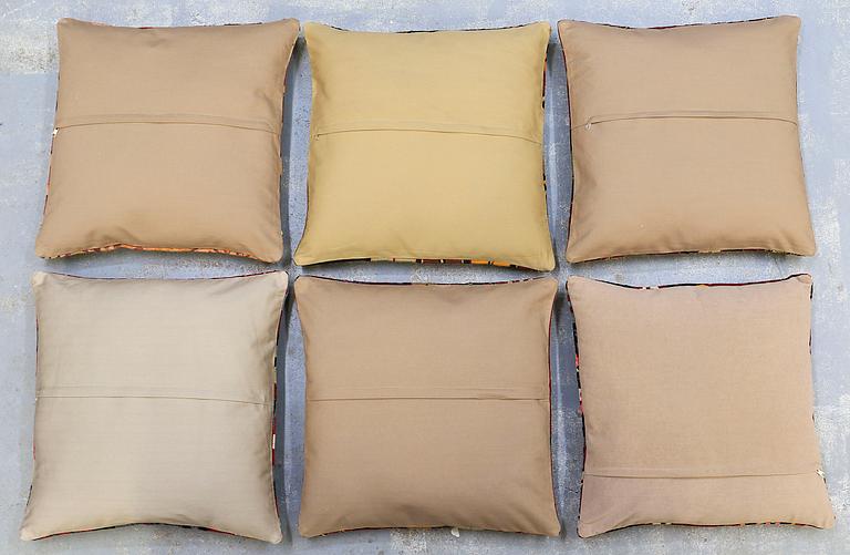 Six kilim cushions, approx, Ca 60 x 60 cm.