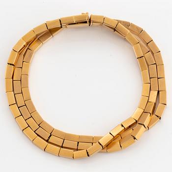 18K gold bracelet.