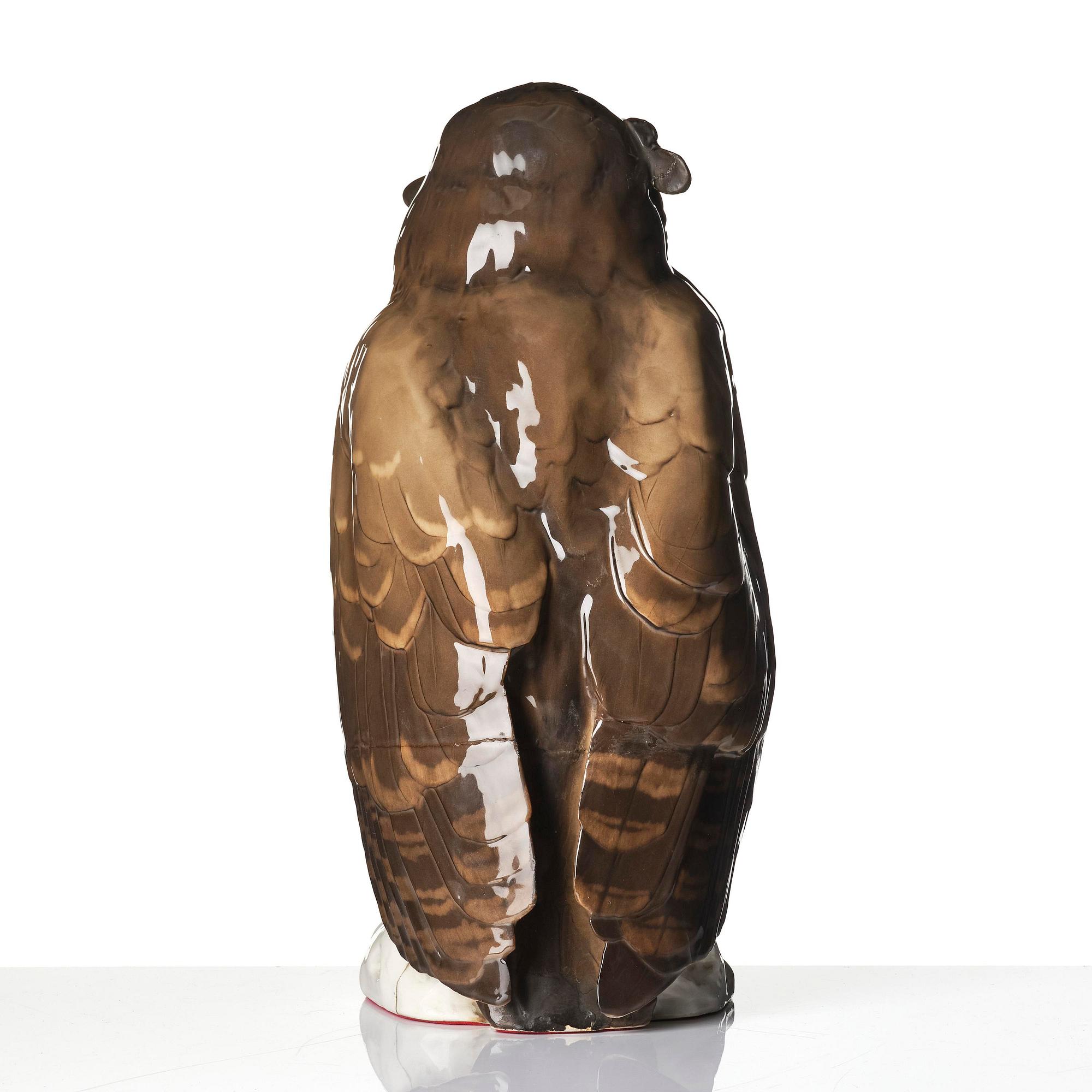 Waldemar Lindström, Skulptur, "Berguv", glaserat porslin,  Rörstrand, 1900-talets början.