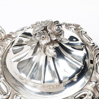 Gustaf Möllenborg, (Carl Teodor Féron), a Swedish silver sugar bowl with cover, Stockholm 1852.