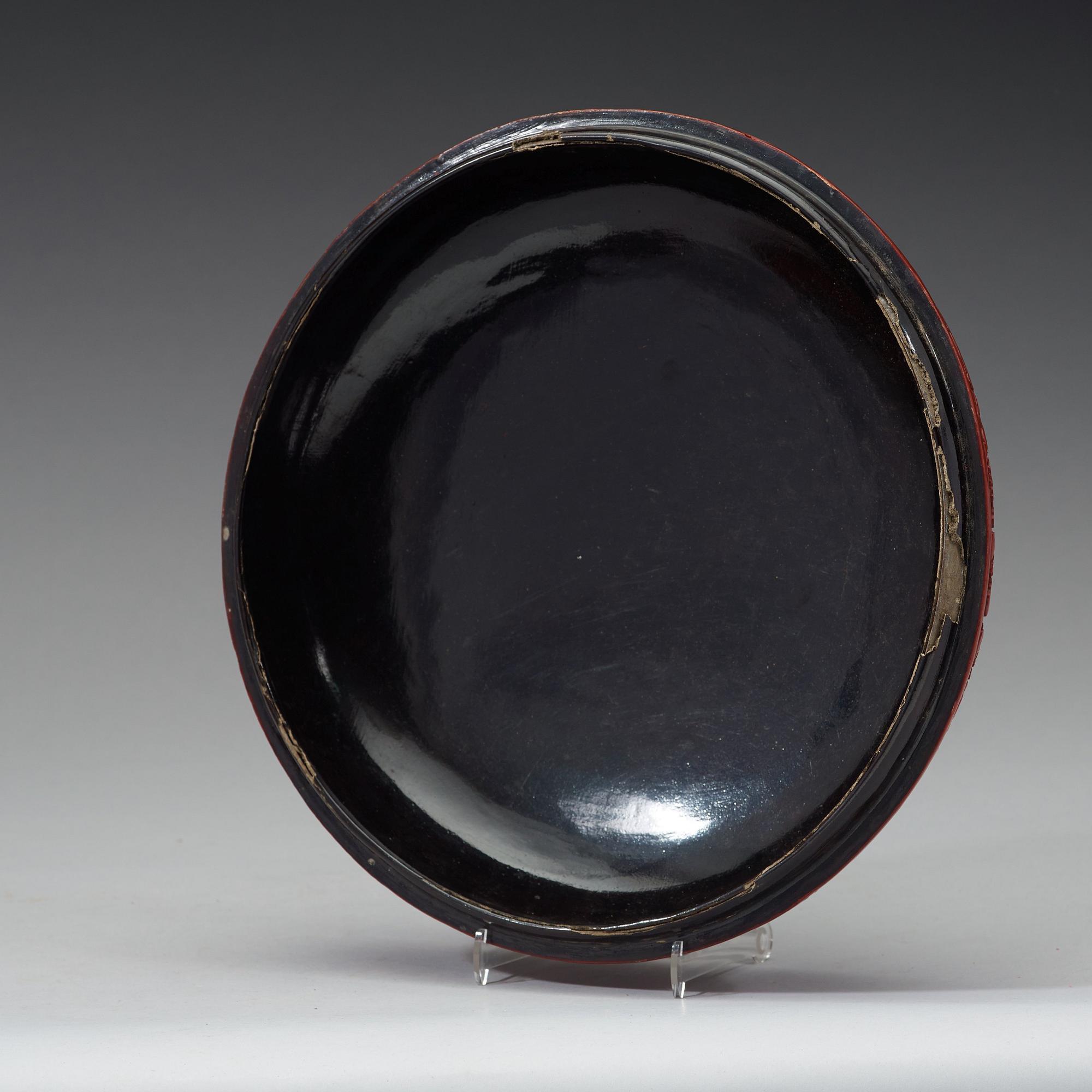 A large lacquer box with cover, Qing dynasty, with Qianlongs mark.