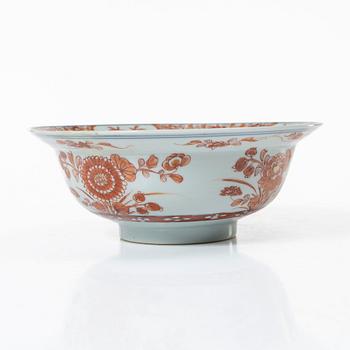 Skål, porslin. Qingdynastin, Kangxi (1662-1722). Med Johanneum märkning N=109.