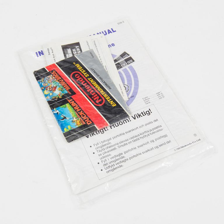 NINTENDO, 8-bitars spelkonsol "Action Set" samt 9 stycken spel, Bergsala, 1980/1990-tal.