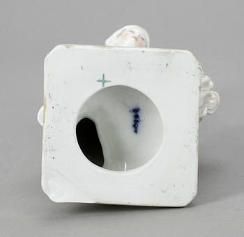 FIGURIN, porslin, Berlinliknande märke, omkr år 1900.