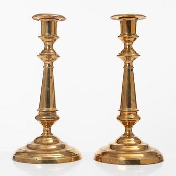 Ljusstakar, 2 par, sent 1800-tal/1900-tal samt 1900-tal.