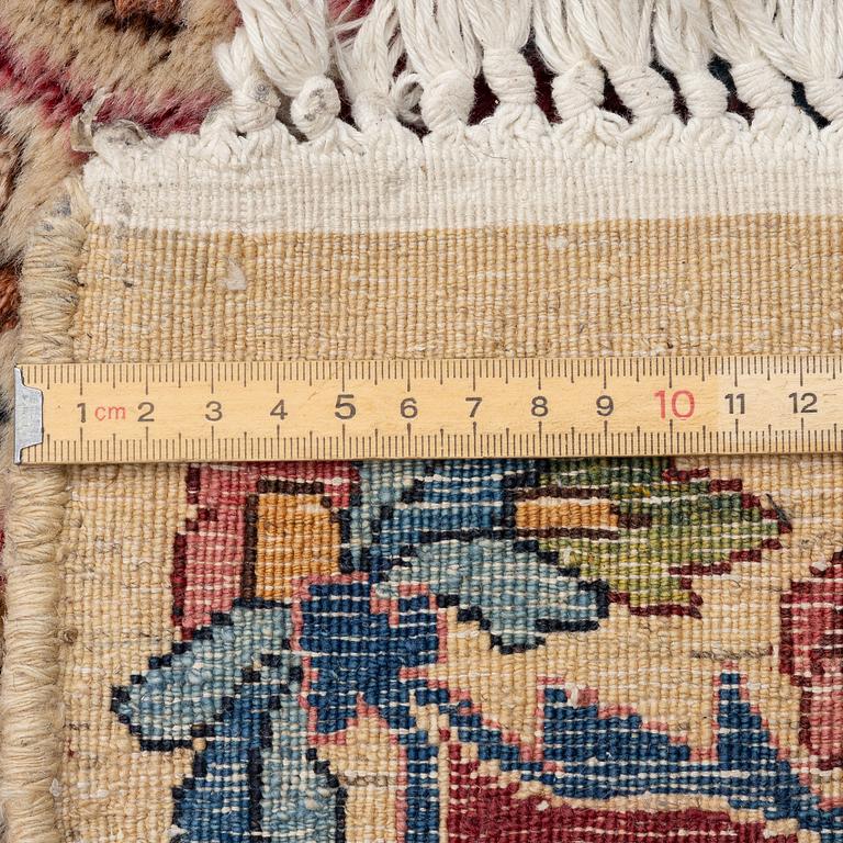 Matta, Kirman, ca 540 x 350 cm.