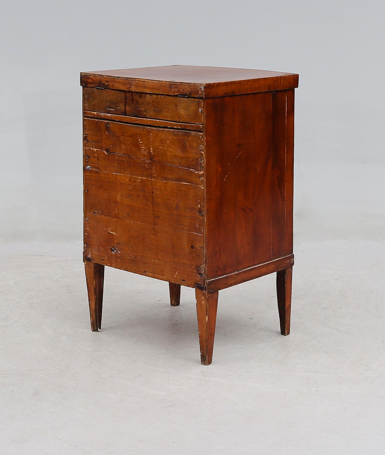 POTTSKÅP, 1800-talets första hälft.