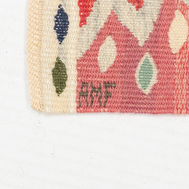 Ann-Mari Forsberg, vävnad, "Röd Crocus", gobelängvariant, ca 75 x 33 cm, signerad AMF.