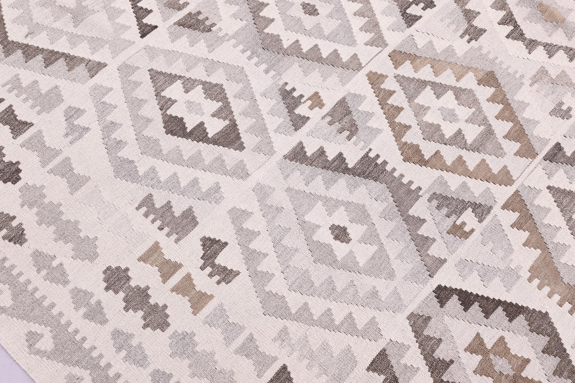 A Kilim carpet, approx. 348 x 270 cm.