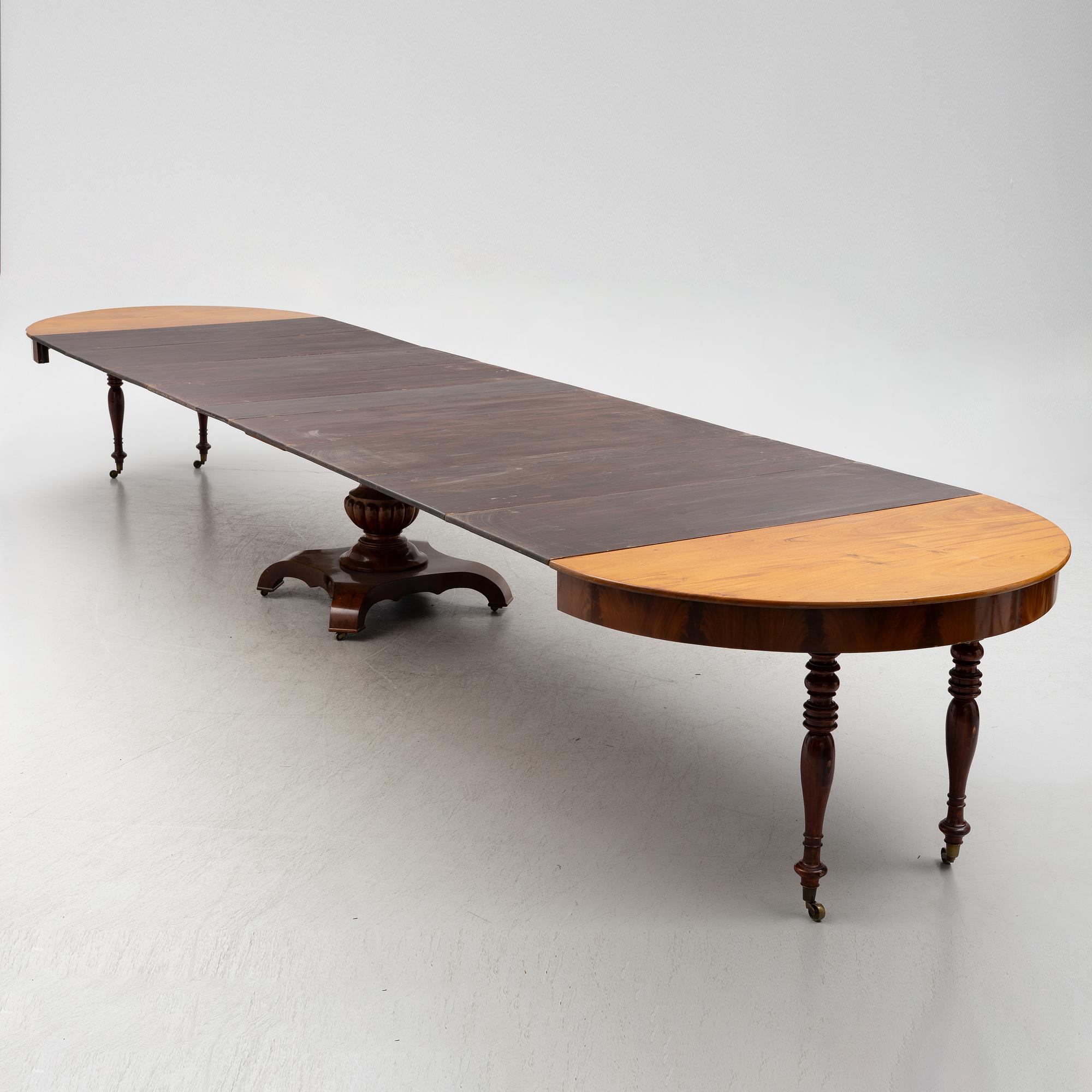 Dining table, Empire, 19th century.