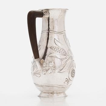 Tillbringare, silver, mästarstämpel ÖK, möjligen Schweiz, finsk kontrollstämpel Tillander, Helsingfors 1957.