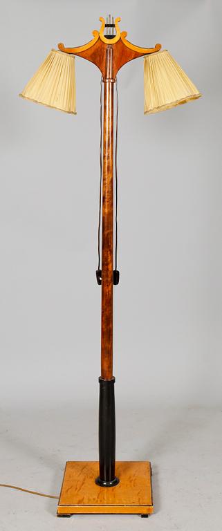 GOLVLAMPA, Karl Johansstil, 1900-talets första hälft.