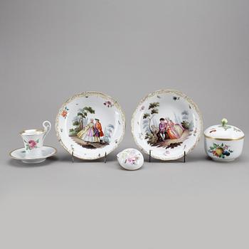 PARTI MEISSEN, delar porslin, Tyskland, 1800-tal samt tidigt 1900-tal.